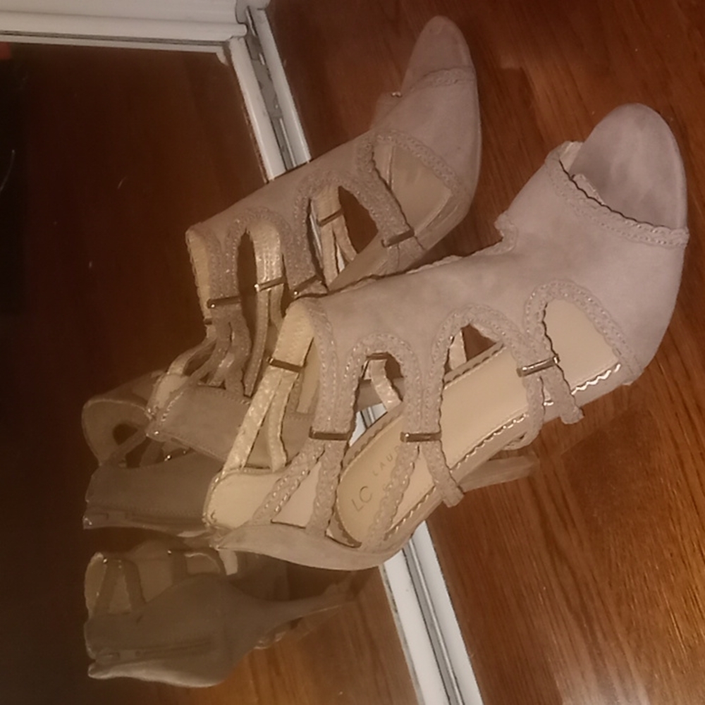 Lauren Conrad heals from kohls, Size 10, color is in between muave/purple/tan